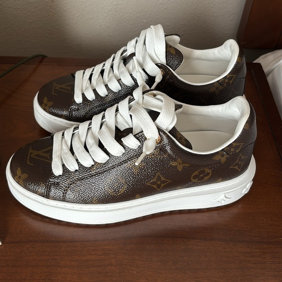 Genuine lv sneakers made in Italy size 36 - Picture 4 of 15